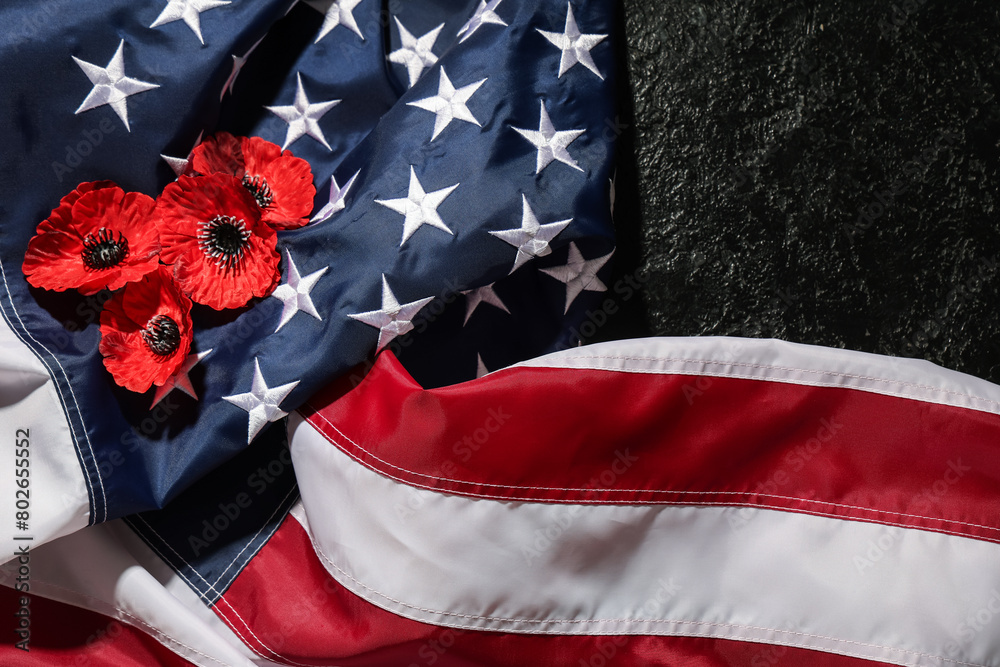 Naklejka premium Flag of USA and poppy flowers on dark background. Memorial Day celebration