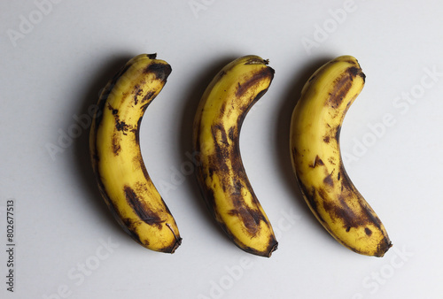 фотографія Three rotten banana isolated on white background