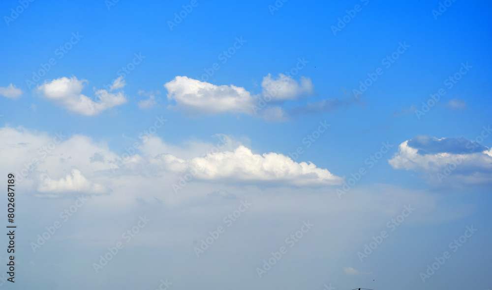 Obraz premium blue sky background with clouds, Beautiful white cloud on blue sky background, cloud closeup