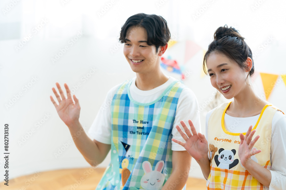 若い保育士さん