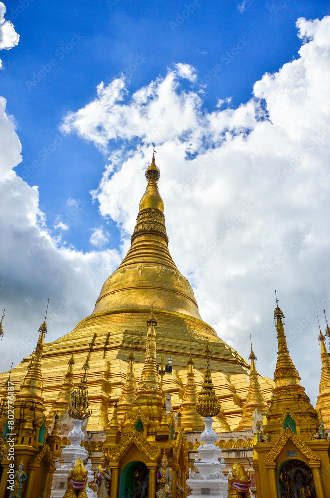 Fototapeta premium Golden Pagodas