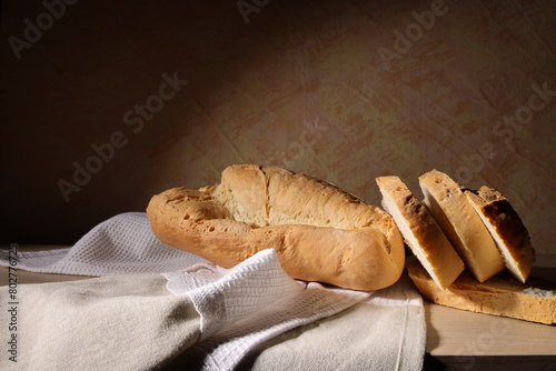 Dal panettiere, still life con vari tipi di pane in primo piano photo