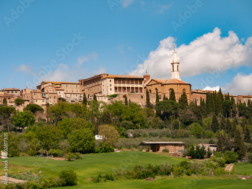 Italia, Toscana, provincia di Siena, la città di Pienza e la campagna della val d'Orcia.