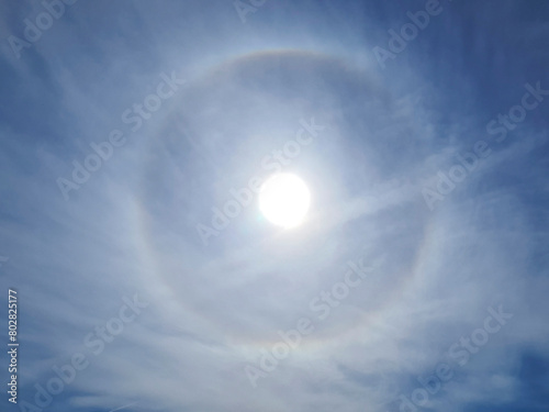 Canvas Print The storng sun halo at noon time on the blue sky
