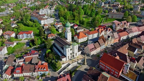 Die Stadt Stockach im Hegau mit der historischen Kernstadt und der Kirche Sankt Oswald photo