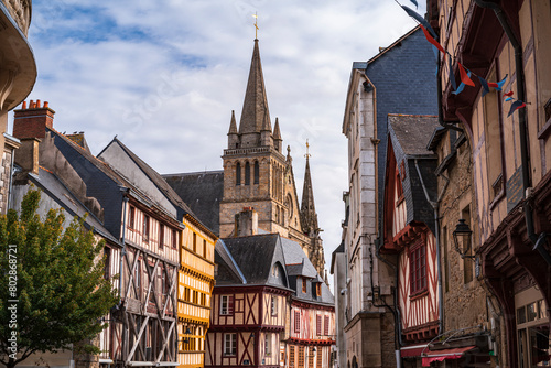 Cuadro en lienzo View of the typical Breton houses and in the background the Cathedral Basilica of Saint Peter appears