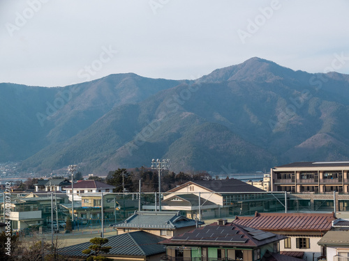 Japanese architecture and mountain scenery © pinhow