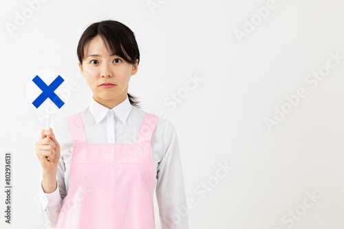 Φωτογραφία NGサインのエプロン姿のアジア人女性01