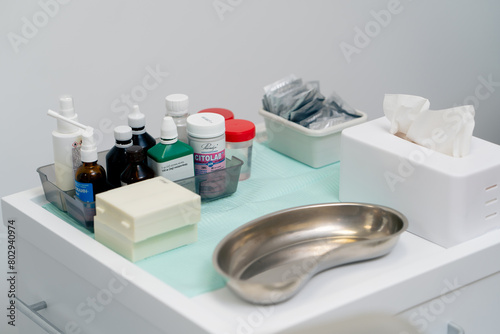 Fotografie close-up of table with paraphernalia for examining girls in a gynecological offi