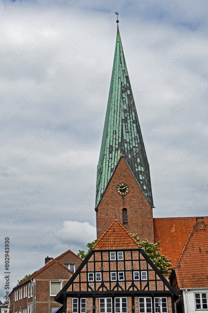 Fototapeta premium Blick in die Altstadt von Eutin mit der St. Michaelis Kirche, Deutschland