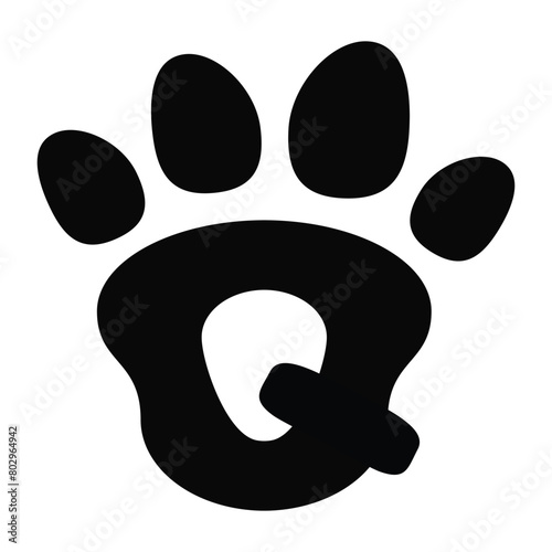 Q letter paw pet logo template