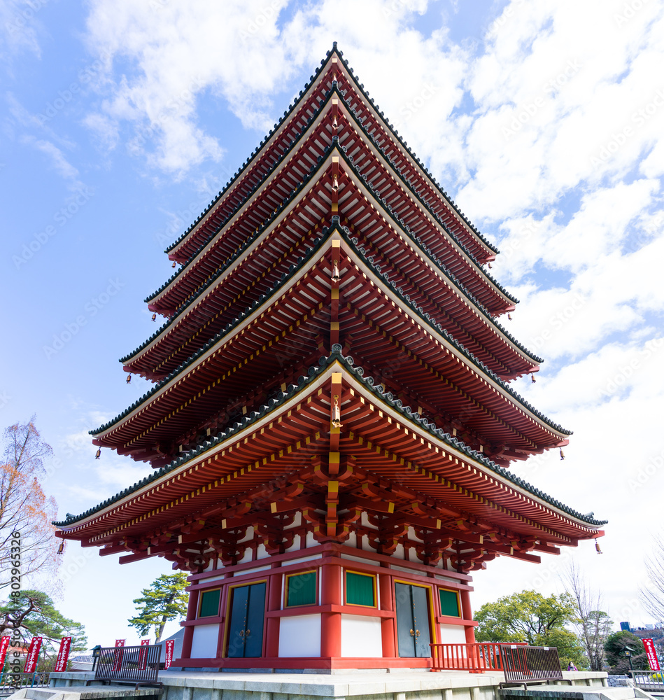 春の晴れた日　高幡不動尊の五重塔（東京都日野市）