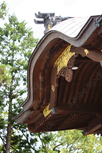 神社の軒先