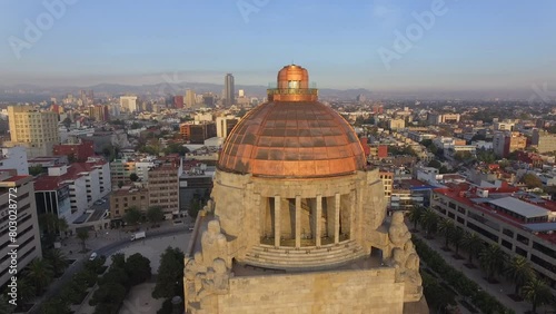 Alejamiento desde la cúpula del Monumento a la Revolución en la Plaza de la República, Ciudad de México. 