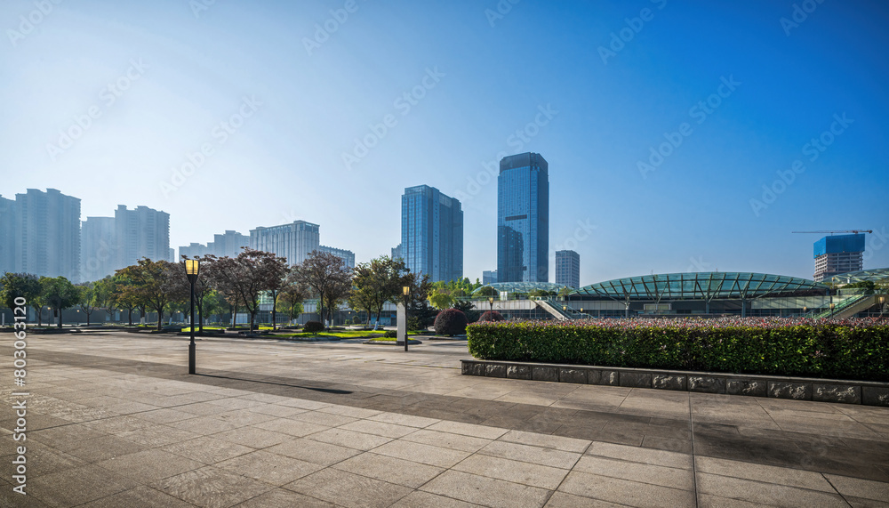 Fototapeta premium City Plaza and Modern Skyline