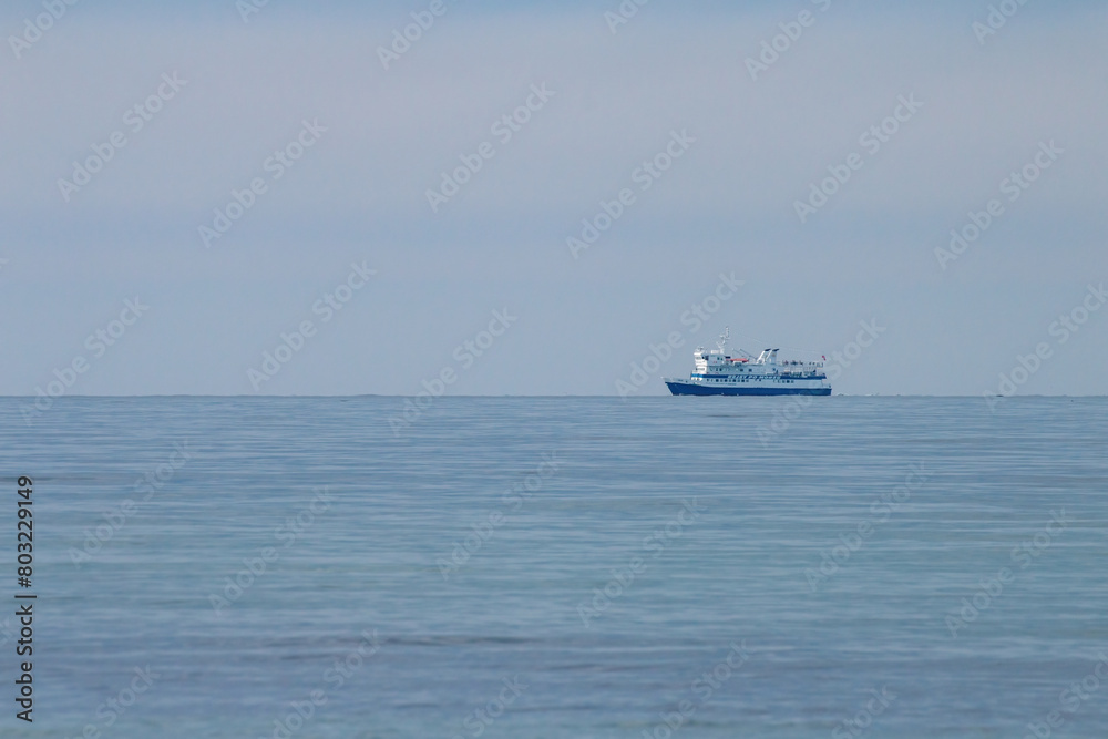 Statek turystyczny na morzu