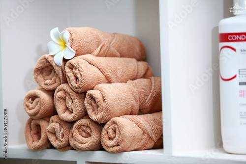 Canvas Print Keep spa towels tidy with compact folding