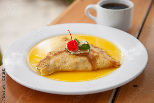 Crepas con leche condensada y amaranto photo