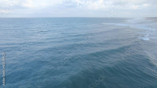 Océan Atlantique, Plage de sable, et marée avec un drone photo