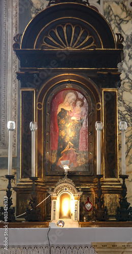 Vierge à l'Enfant de Niccolò di Pietro dans l'église Sainte-Marie-des-miracles (Santa Maria dei Miracoli), Vennise, Italie photo