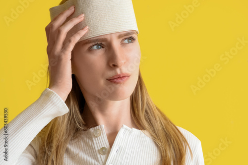Young woman with brain conc...