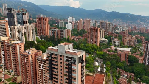 Video aéreo realizado con drone, sobre El Poblado, Medellín. Puede observarse la arquitectura típica de este sector residencial photo