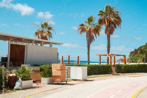 Construction of a beach bar next to sea in Split, Croatia | Budowa baru na plaży nad morzem w Splicie w Chorwacji | Izgradnja beach bara uz more u Splitu, Hrvatska