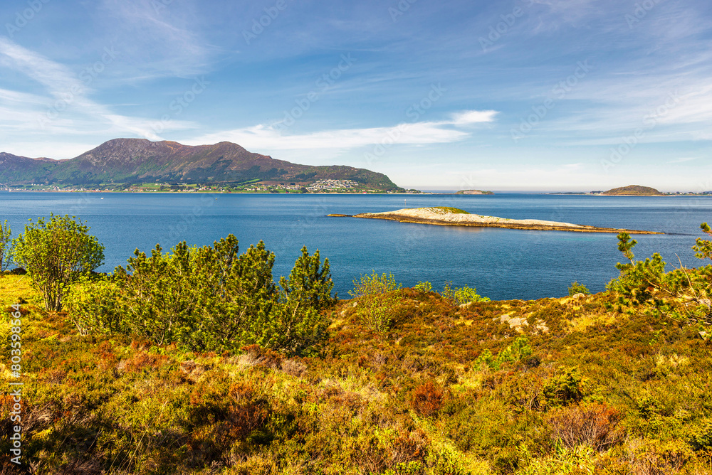 Obraz premium landscape of the area surrounding the city of Alesund, Norway