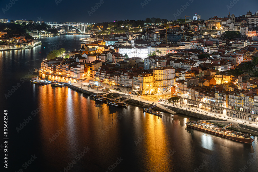 Obraz premium Night View of Ribeira in Porto, Portugal
