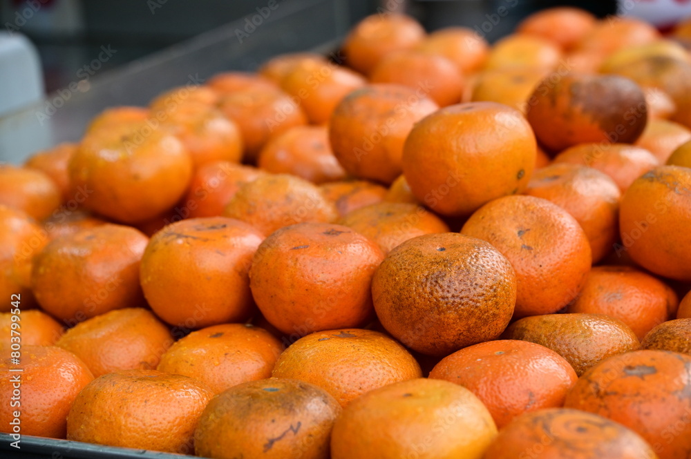 A close-up of oranges on the fruit stall. Oranges are beloved for their delicious taste and rich nutrition. Packed with vitamin C, they offer beauty benefits and boost immunity. A close-up of oranges on the fruit stall. Oranges are beloved for their delicious taste and rich nutrition. Packed with vitamin C, they offer beauty benefits and boost immunity.