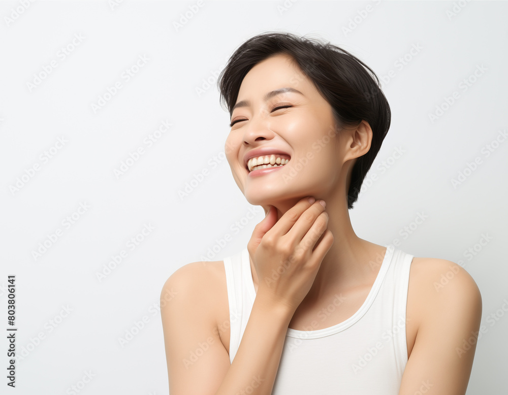 Japanese_woman_in_her_late_thirties_smiling_with_1