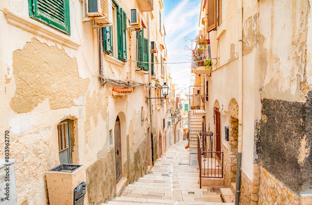 Obraz premium Beautiful old town of Vieste, Gargano peninsula, Apulia region, South of Italy. City sapce