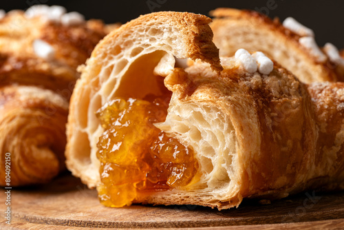 Deliziosi cornetti freschi ripieni di marmellata all'albicocca, colazione italiana  photo