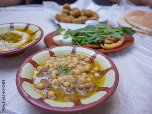 Fotografía traditional arabic breakfast; hummus, falafel, foul, etc