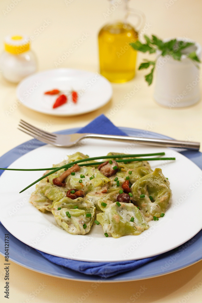 Spinach tortellini with mushrooms.