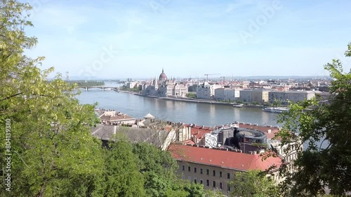 Budapest, Ungarn, Panorama mit Parlament von Fischerbaste