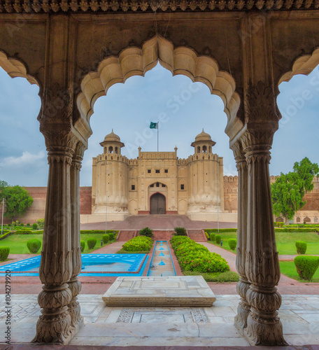 Lahore Fort, Lahore, Pakistan - Mobile Wallpaper 