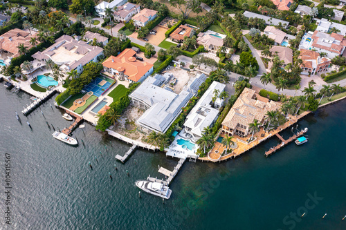 Φωτογραφία Aerial Shot Luxury Mansions and Homes On The Water in Boca Raton Florida