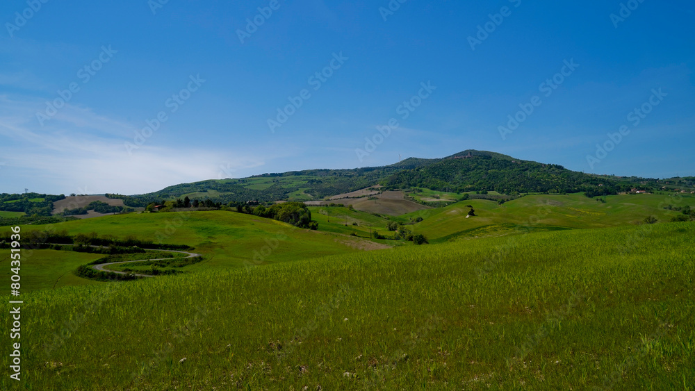 Panorama delle colline di Lajatico, terra natale di Andrea Bocelli presidente del Teatro del Silenzio, parco tematico musicale. ,provincia di pisa,toscana,italia