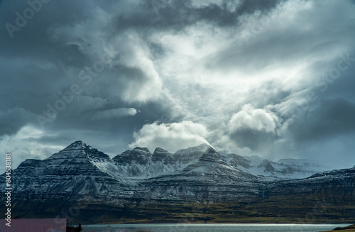 Fjord Islandais après tempête de neige photo