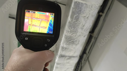  Inspection with a building thermal imager. 