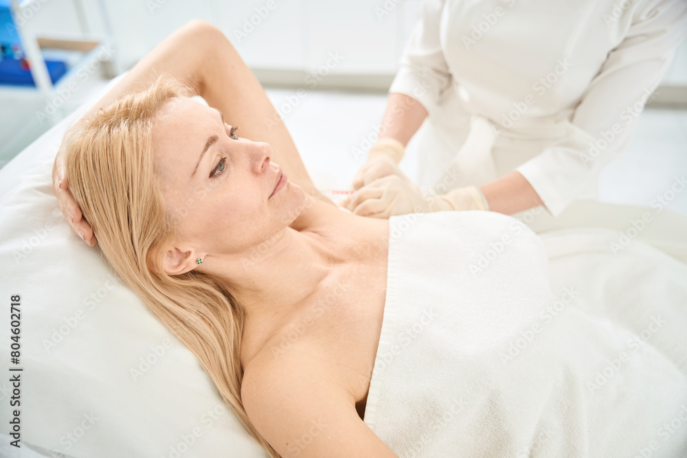 Cosmetologist make the injections of botulinum toxin to cope with hyperhidrosis Cosmetologist make the injections of botulinum toxin to cope with hyperhidrosis