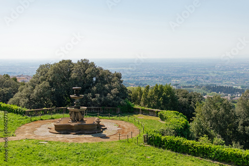 Obraz na płótnie Top view of the panoramic landscape of the valley, the country houses and gardens are visible to the horizon, in the foreground is a stone fountain - part of the garden of an ancient villa w salonie