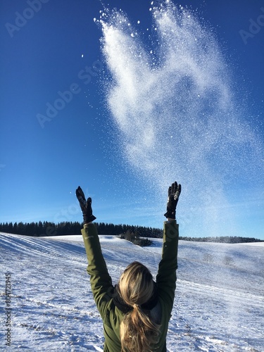 Frau im Schnee photo