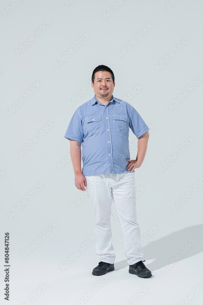 Fototapeta premium 大柄な日本人男性,白背景