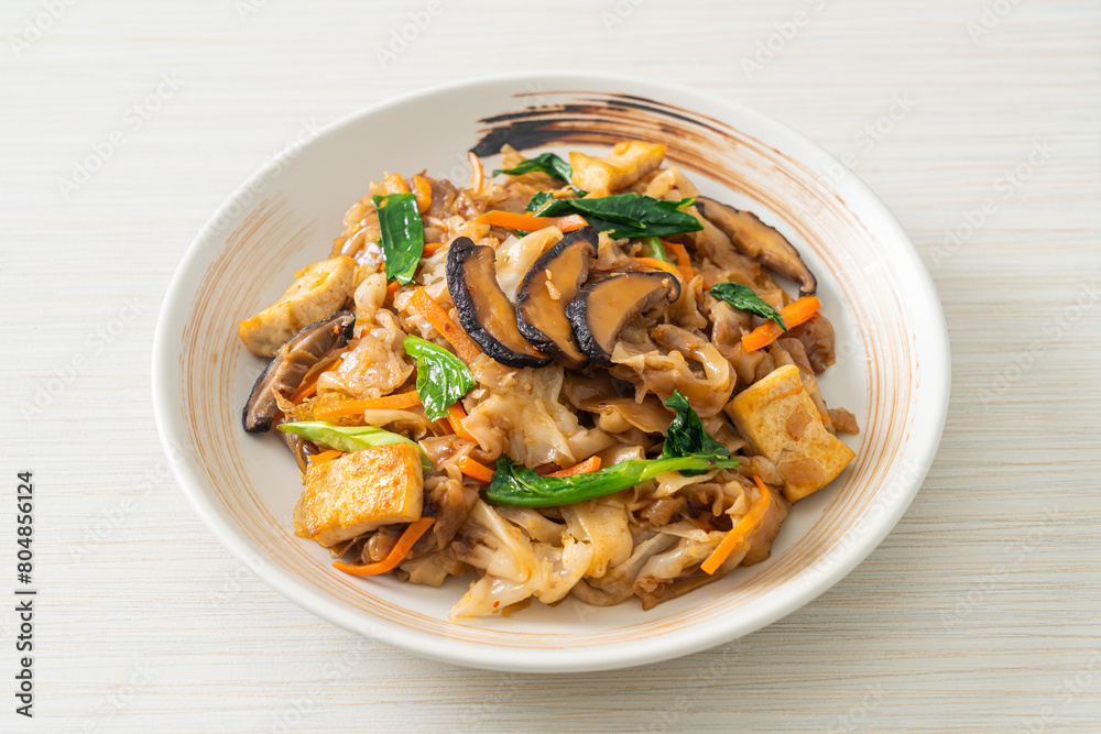 stir-fried noodles with tofu and vegetables