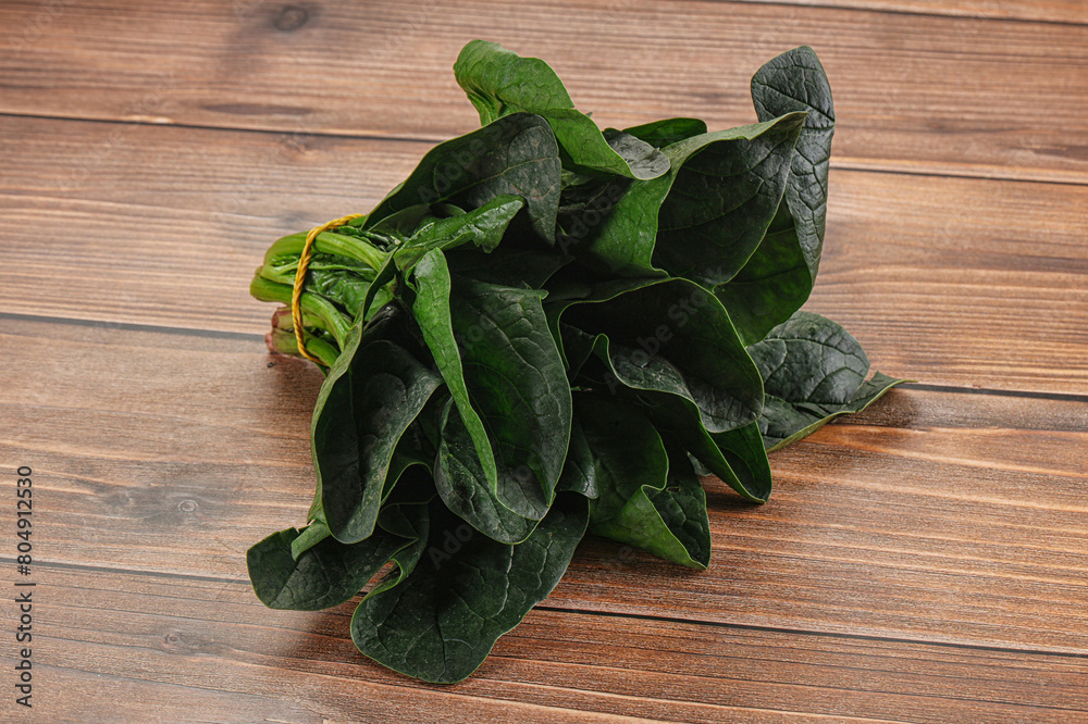Fototapeta premium Ripe green spinach leaves heap