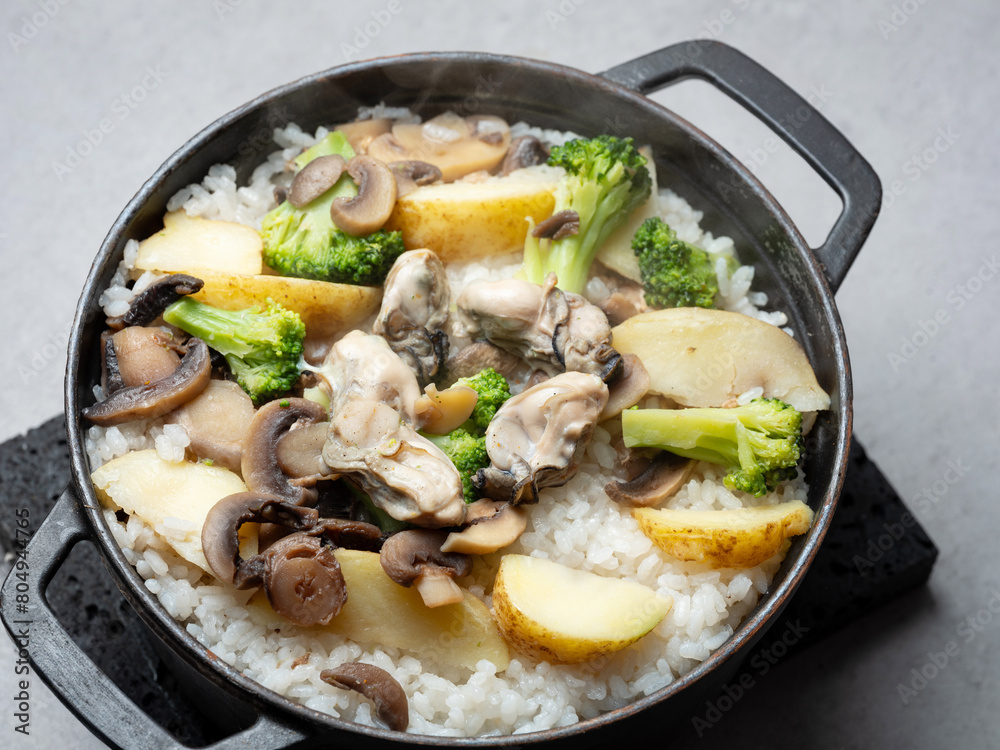 Oyster and vegetable nutritious cauldron rice Oyster and vegetable nutritious cauldron rice