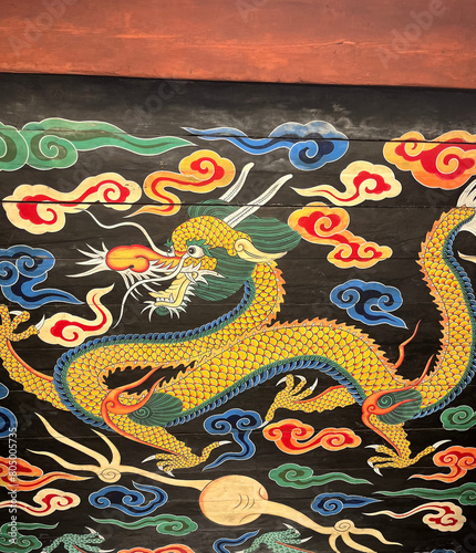 Korean dragon on wood © Tara