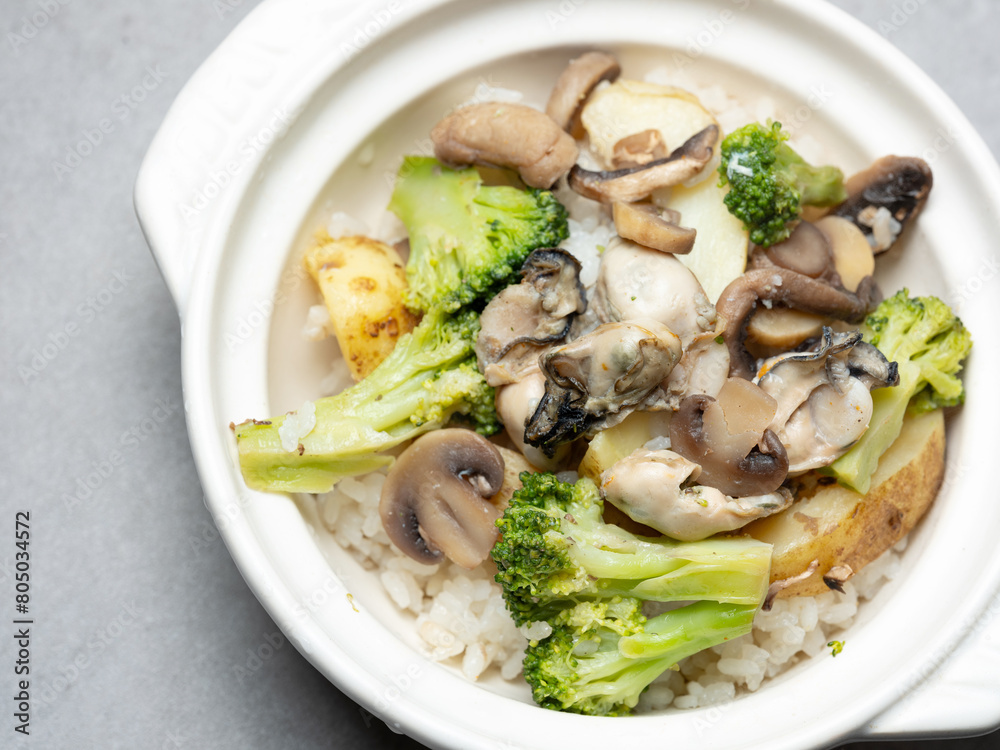 Oyster and vegetable nutritious cauldron rice Oyster and vegetable nutritious cauldron rice